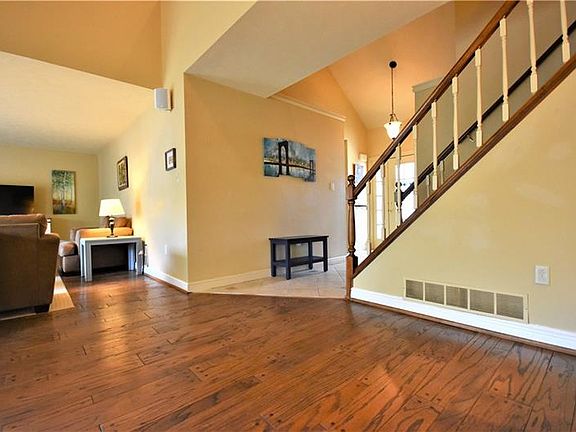 2nd image of 2612 Briar Ct