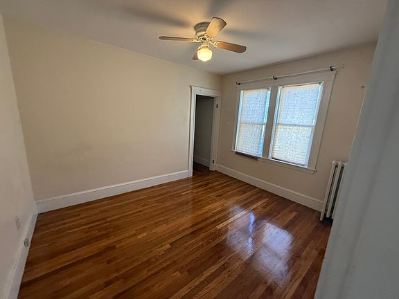 4th image of 89 Edenfield Ave #2