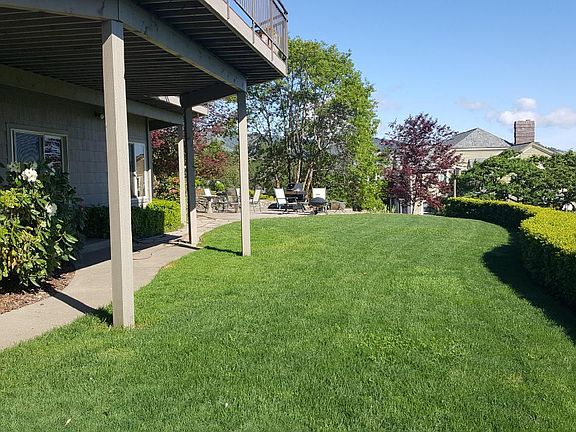 3rd image of 265 Surrey Dr