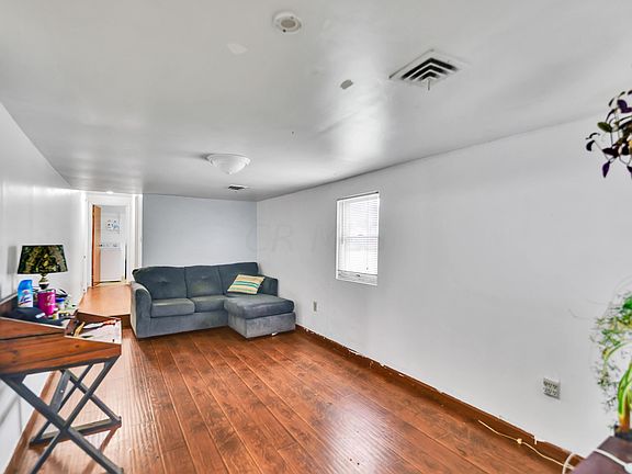 4th image of 465 Lawrence Ave