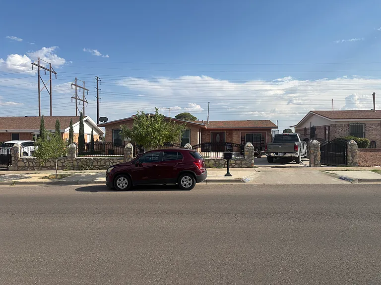 5000 Sagittarius Ave — Photo 2