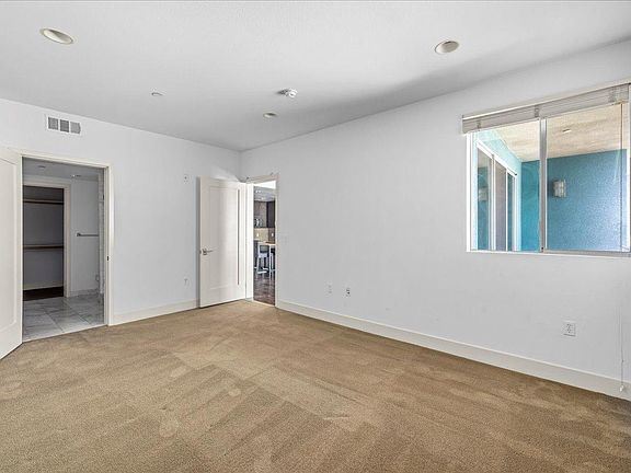 5th image of 4211 Redwood Ave Unit 404