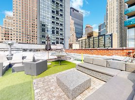 312 W 48th St
