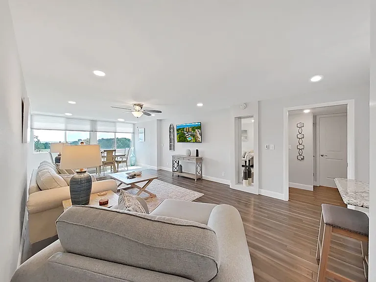 2620 Cove Cay Dr #403 — Photo 24