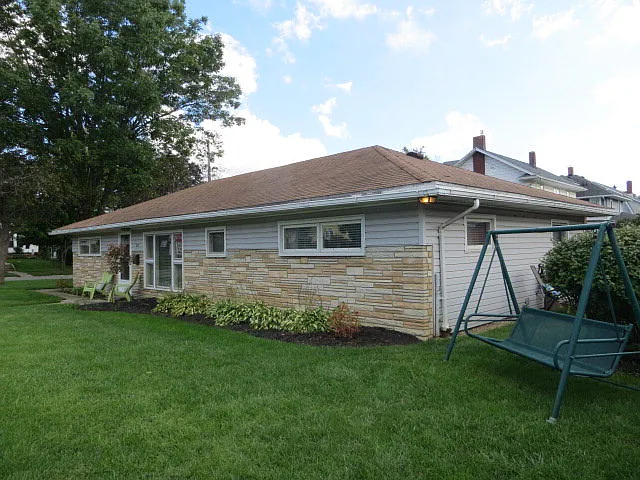249 E Washington Ave photo 1