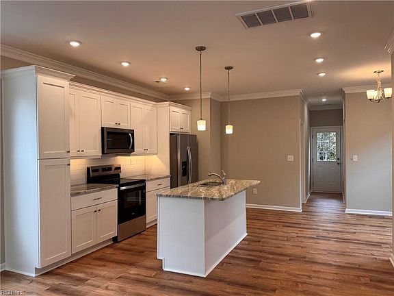 5th image of 1509 Selden Ave