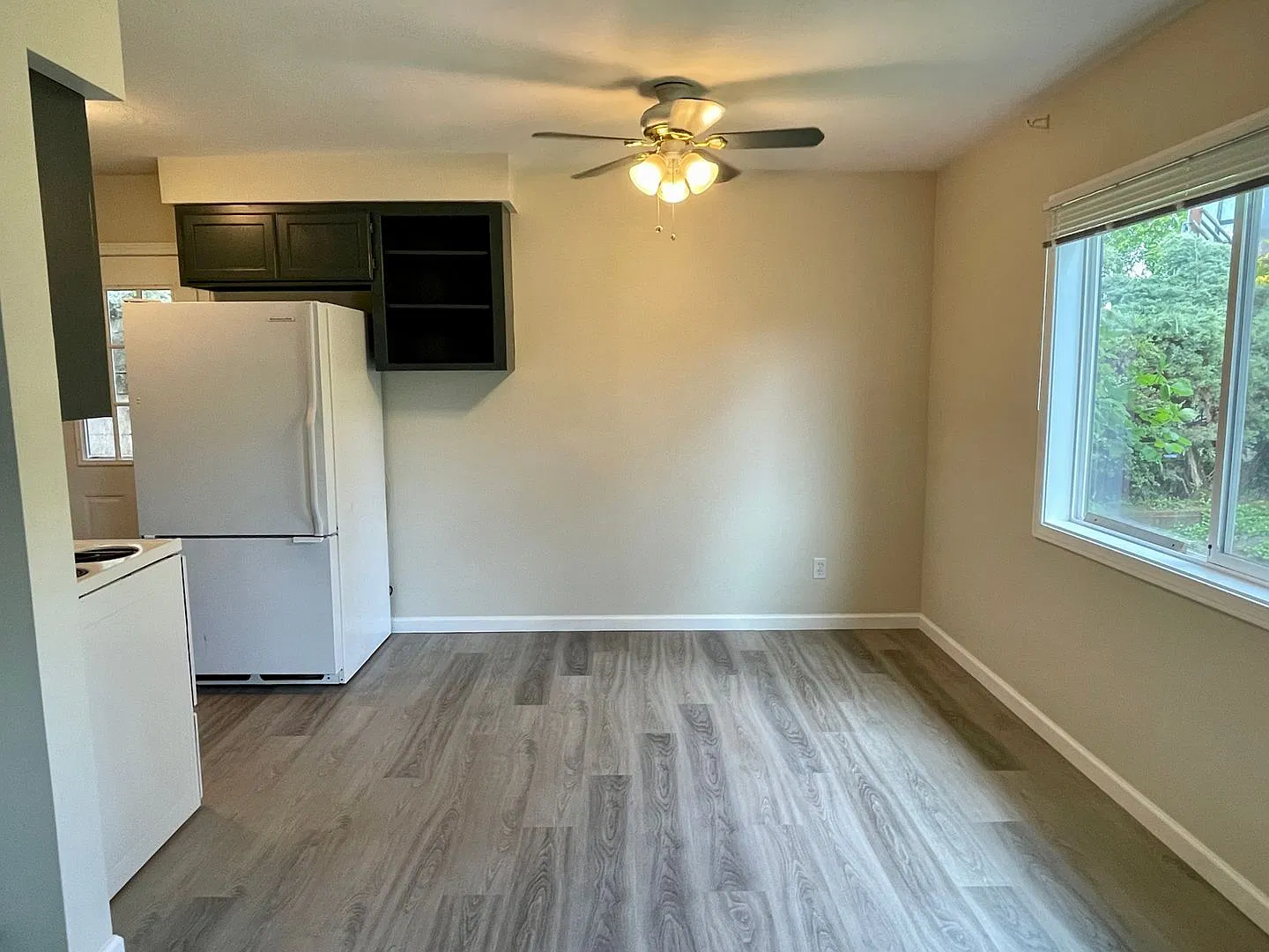 Coming Soon! Cozy 2 Bedroom Duplex Located in a Great Location Close to Washington Square. Water/... — Photo 4