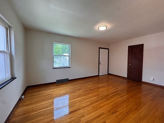 5th image of 4618 Young St