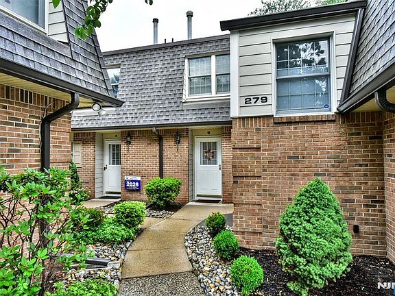 3rd image of 279 Collignon Way APT 5