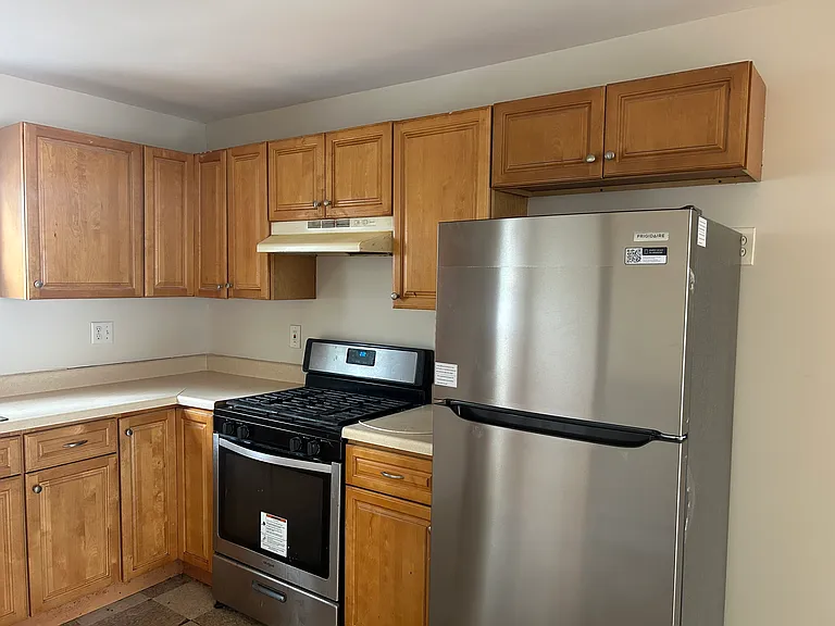 355 Plainfield Ave #2B — Photo 2