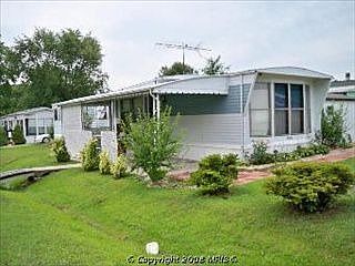 3rd image of 612 Pine Oak Ave