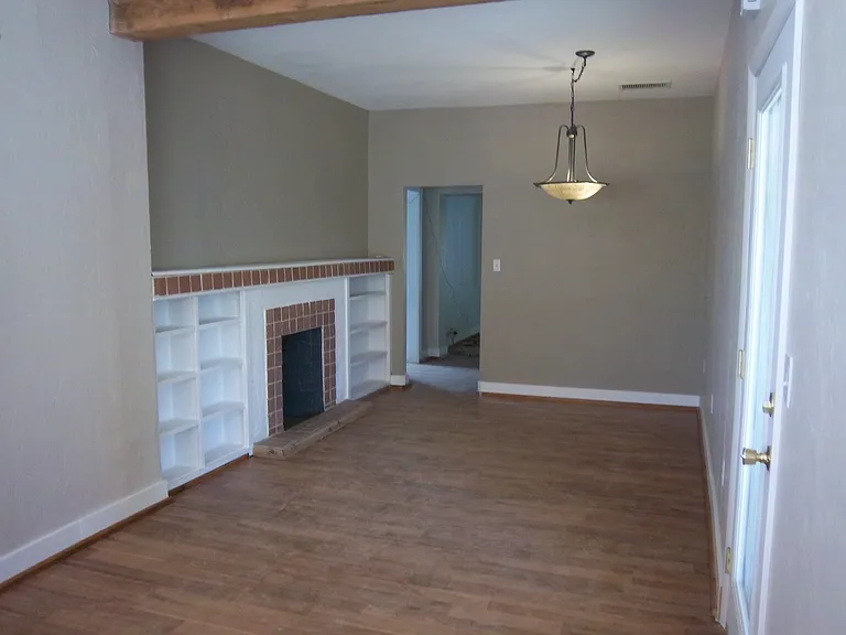 1045 N 9th Ave — Photo 3