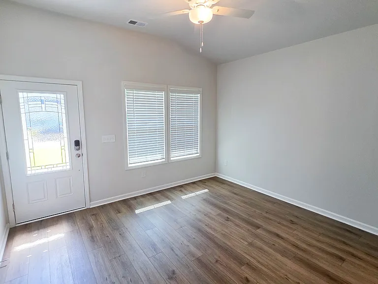 427 McGarry Dr — Photo 17