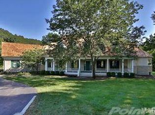 101 Club Creek Ct, Saint Albans, MO 63073