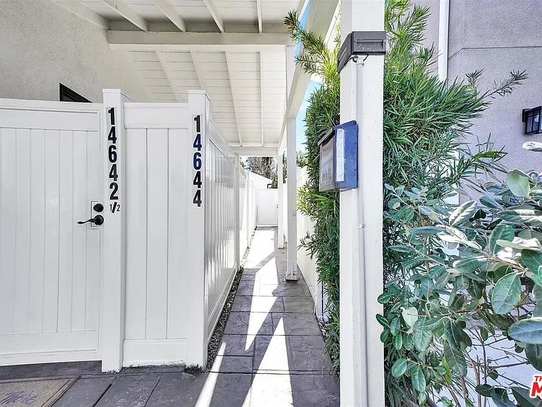 14644 Runnymede St — Photo 2