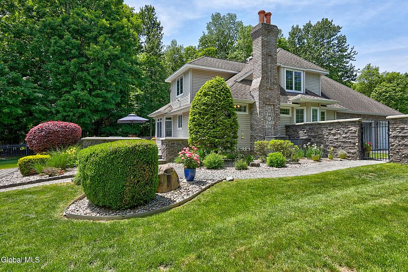 3rd image of 15 Staulters Farm Road