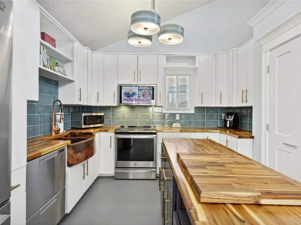 323 Waterside Road, Northport, NY 11768