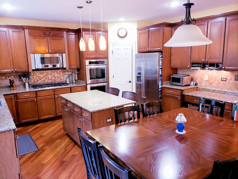 1st image of 3423 Noble Dr