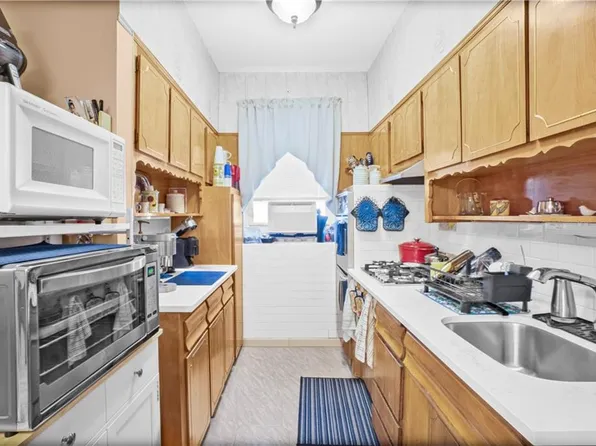 2045 West 11th Street image 11 of 19