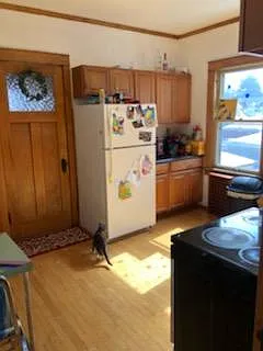 3258 N Oakland Ave — Photo 8