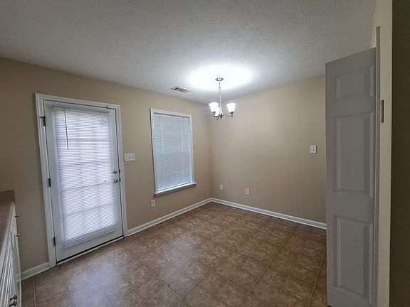 5th image of 1611 Emma St