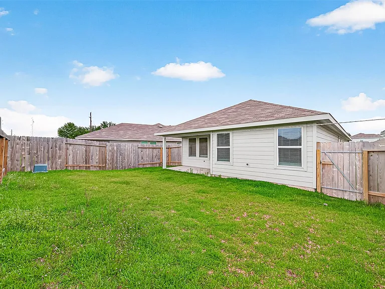 1710 Legacy Hills Dr — Photo 33