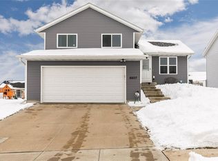 6607 Ohio St SW, Cedar Rapids, IA 52404