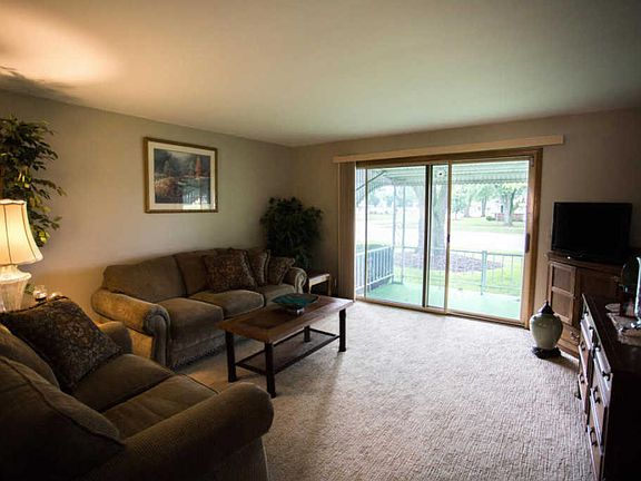 2nd image of 885 Andover Ct SE