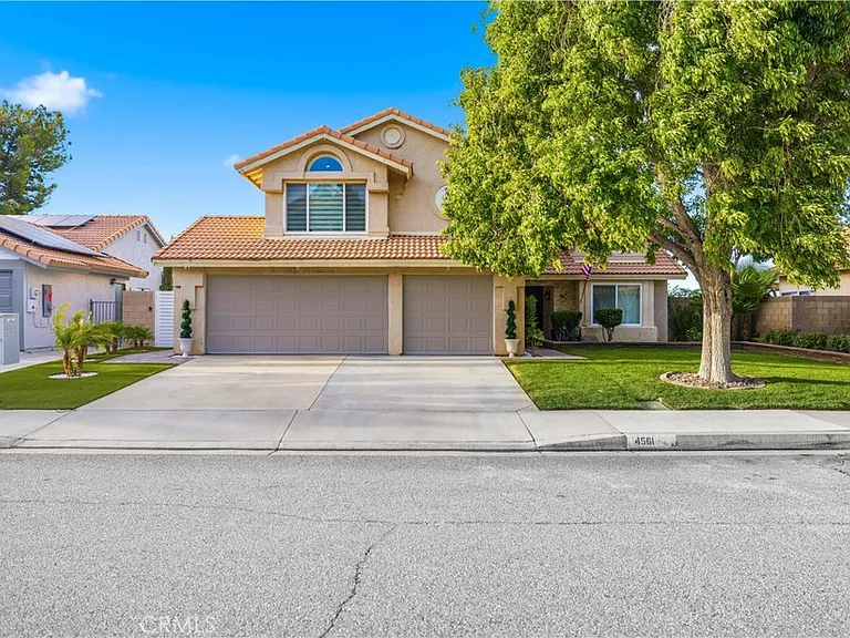 4561 Grandview Dr — Photo 4