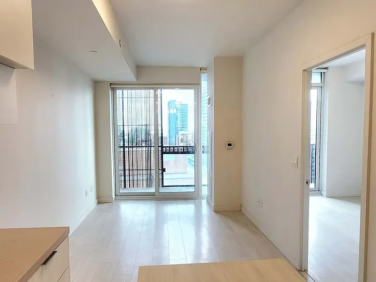 8 Eglinton Ave E #1510 — Photo 8