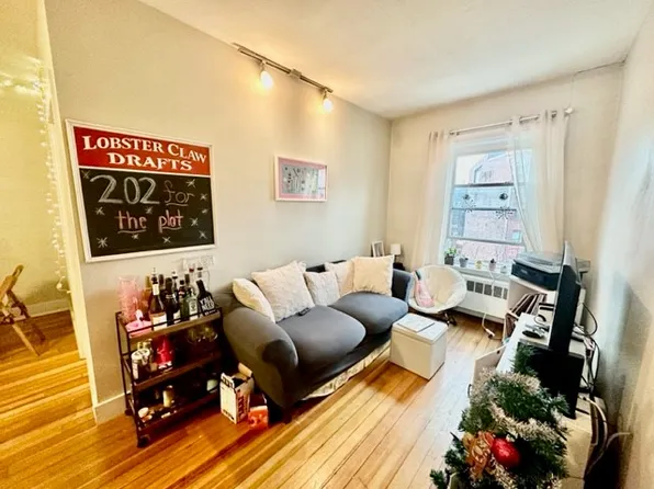 435 Hanover St, Boston, MA