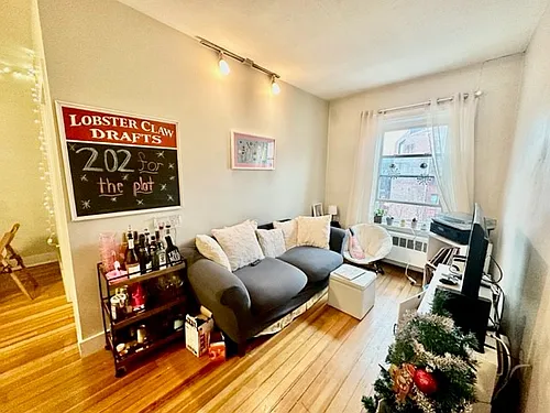 435 Hanover St Photo 1