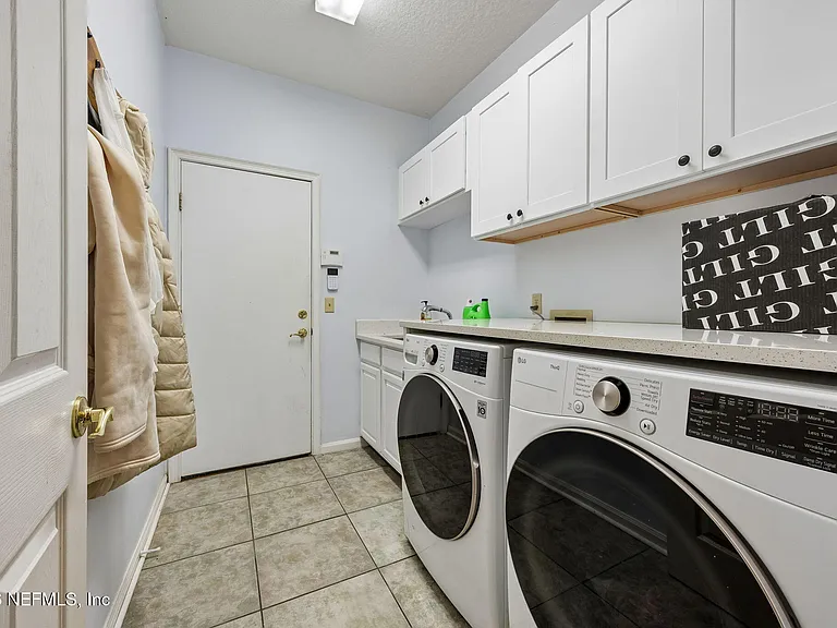 8342 Amherst Hills Ln — Photo 30