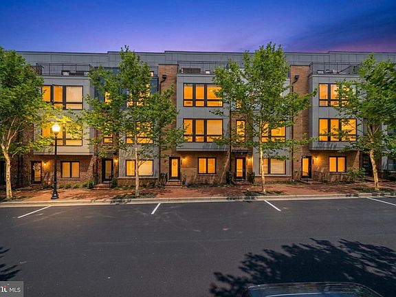 3rd image of 422 Stabler Ln