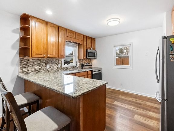 3rd image of 541 Green Pond Rd