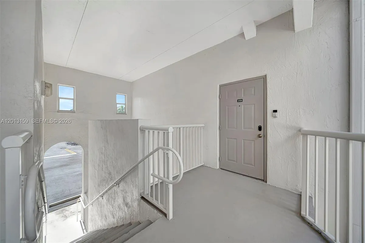 Building Photo - 4361 SW 160th Ave #208