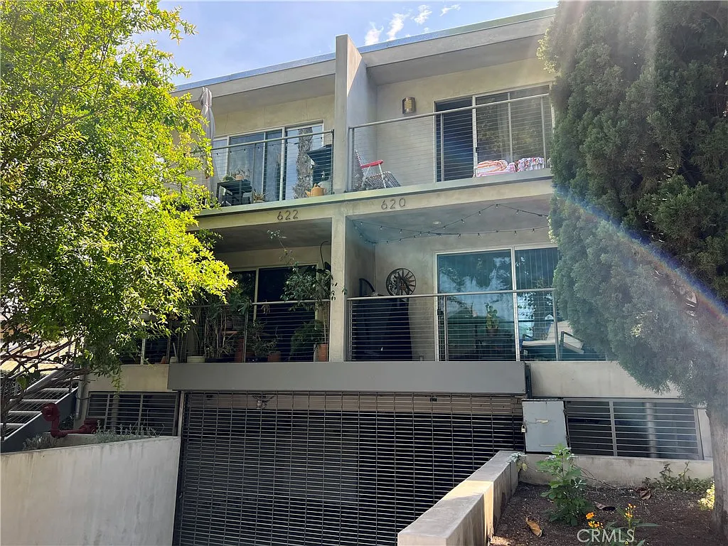 2 bed, 900 sqft, $3,200 — Photo 2