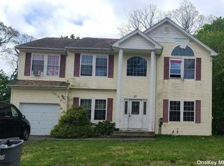 27 E Smith St, Amityville, NY