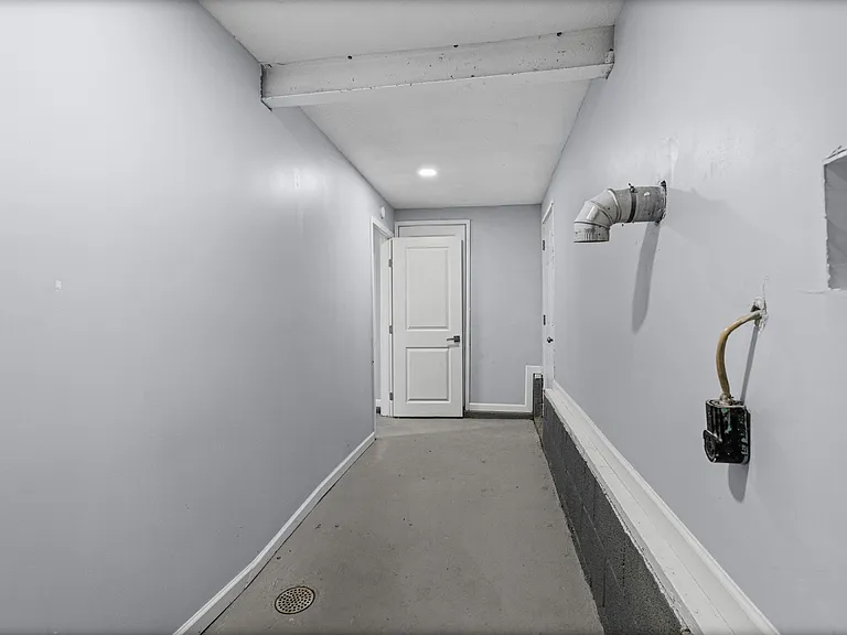 938 Locust Ave — Photo 28