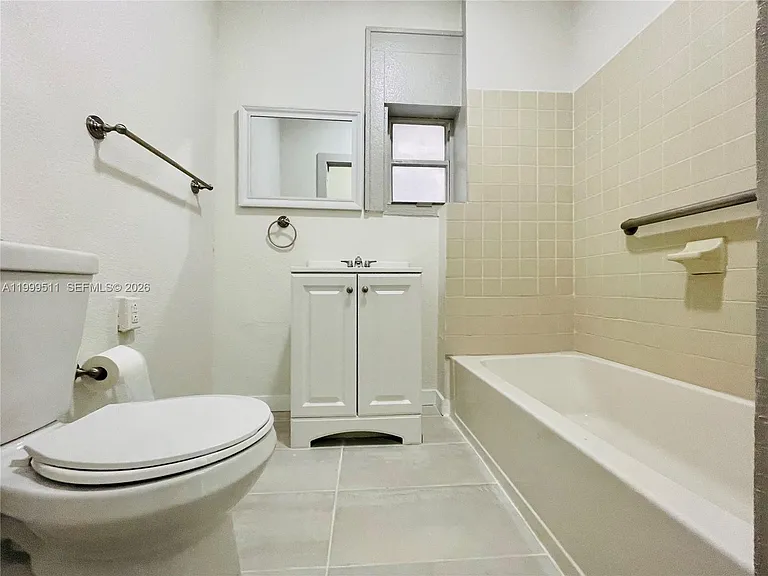 442 SW 10th Ave #1 — Photo 11