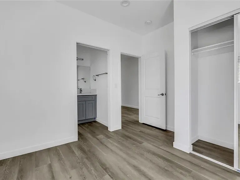 1885 W 20th St #1/2 — Photo 19