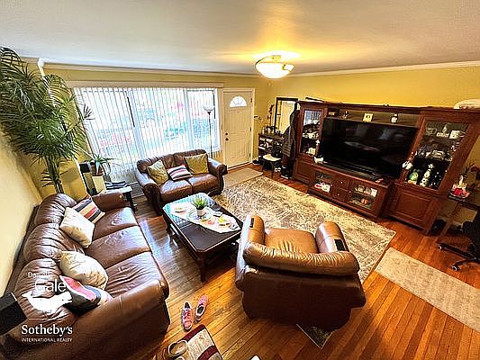 2nd image of 6780 Dartmouth St