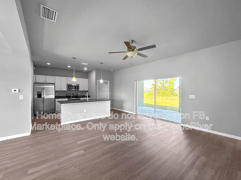 3 bed, 2.0 bath, 1548 sqft, $2,100 — Photo 3