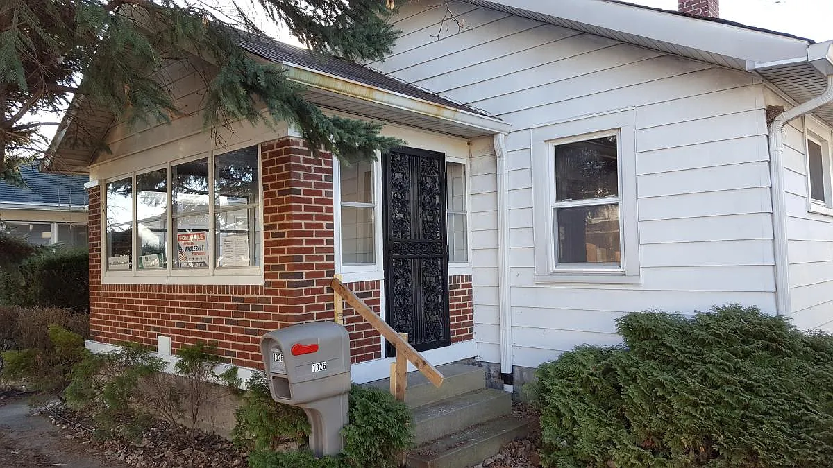 1326 N Grant Ave photo 1