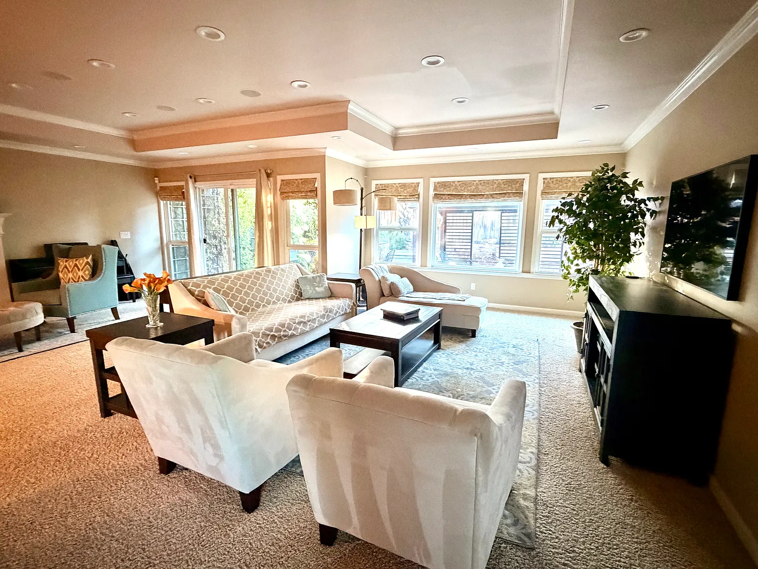 4 bed, 2020 sqft, $6,000 — Photo 3