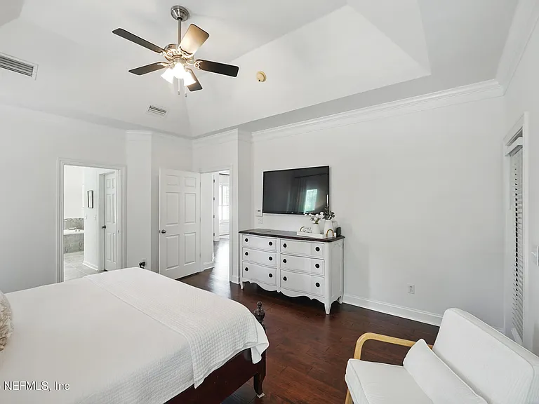 150A N Roscoe Blvd — Photo 30