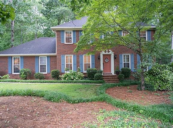 2nd image of 2818 Oakhurst Dr