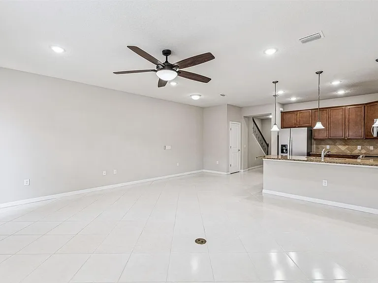 7260 Duxbury Ln — Photo 5
