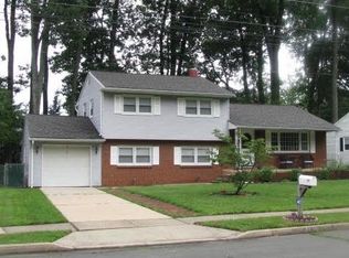 140 Susan Dr, Ewing, NJ 08638