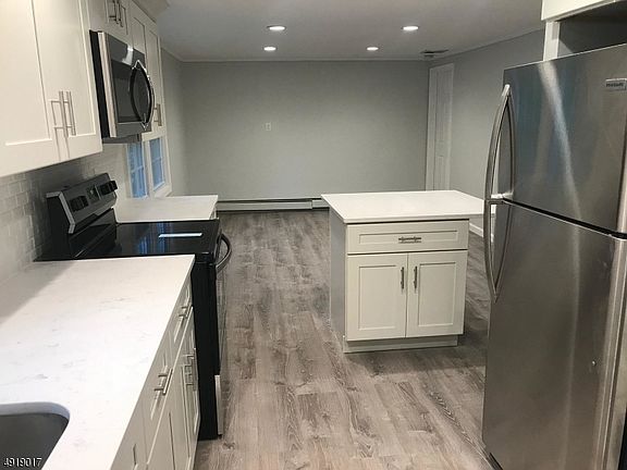 4th image of 200 N Lehigh Ave